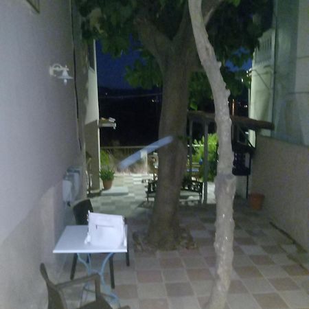 Menegis Apartment Zakynthos Town Exterior foto
