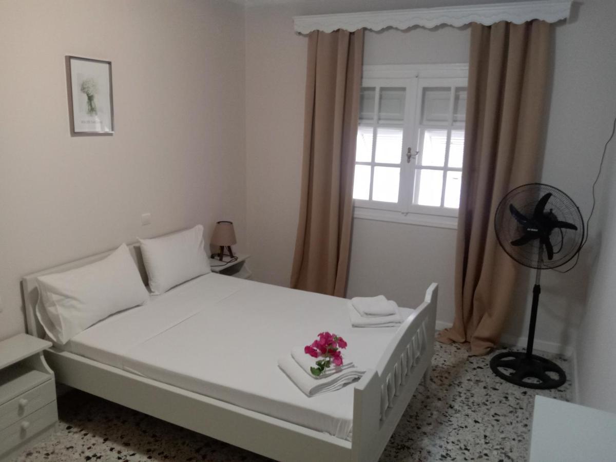 Menegis Apartment Zakynthos Town Exterior foto