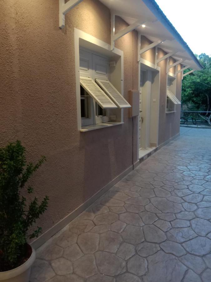 Menegis Apartment Zakynthos Town Exterior foto