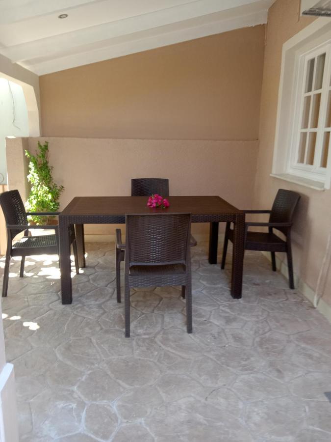 Menegis Apartment Zakynthos Town Exterior foto