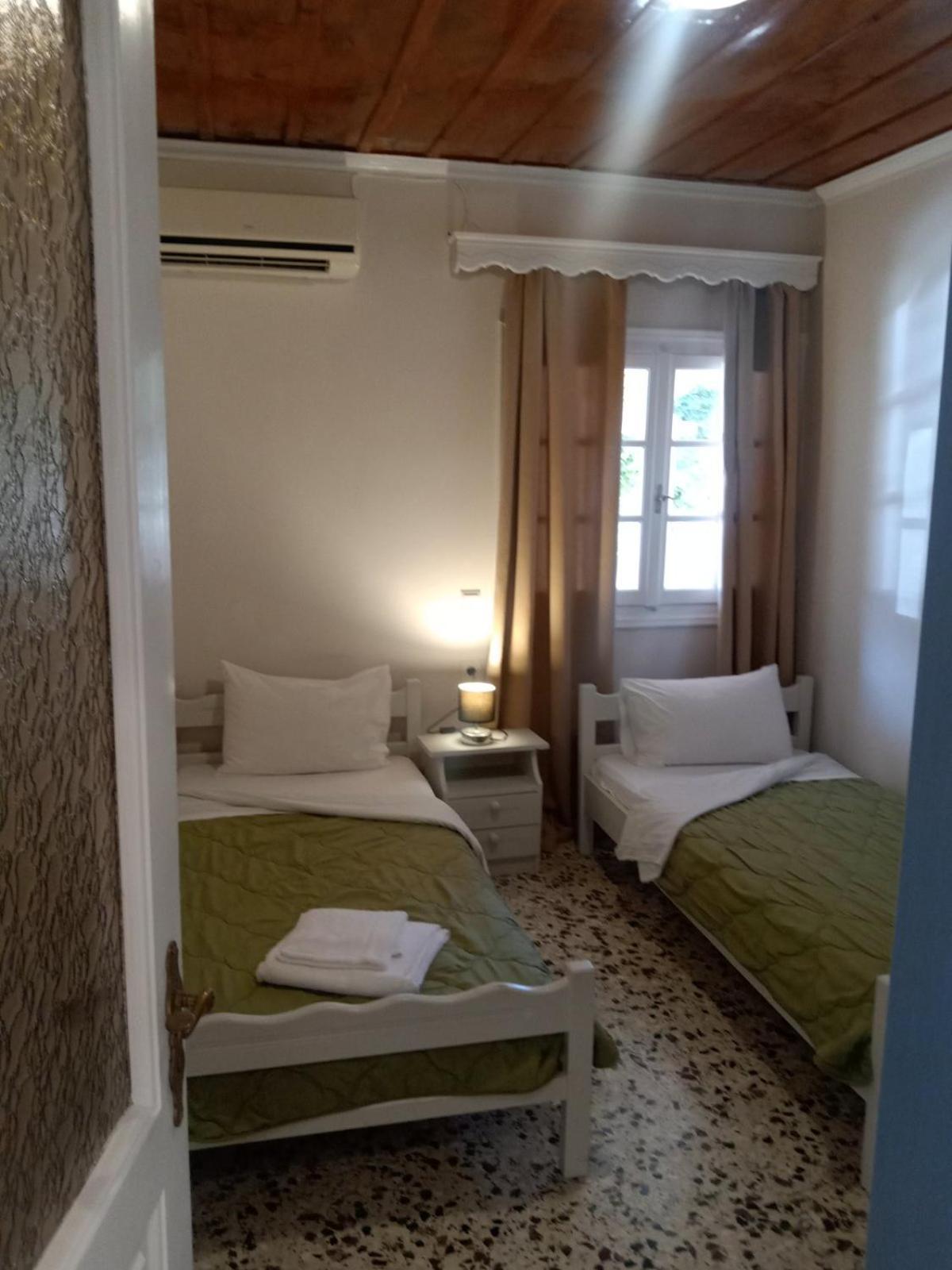 Menegis Apartment Zakynthos Town Exterior foto